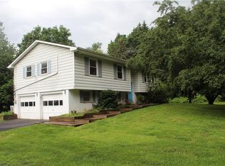 15 Rocky Rd, Wallkill, NY 12589