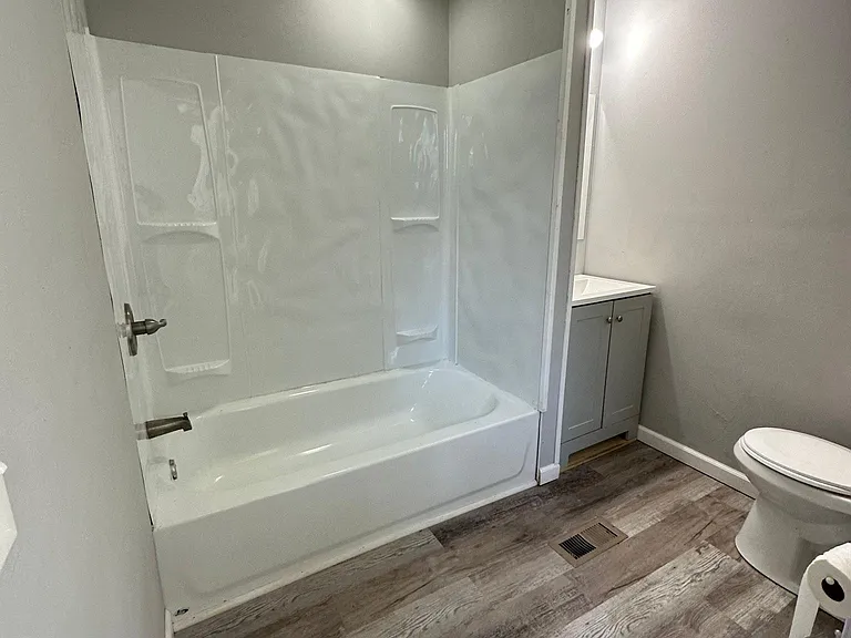 1709 Edison Ave — Photo 8