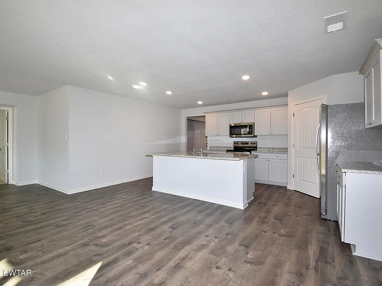 36 Chesterfield Cv — Photo 3