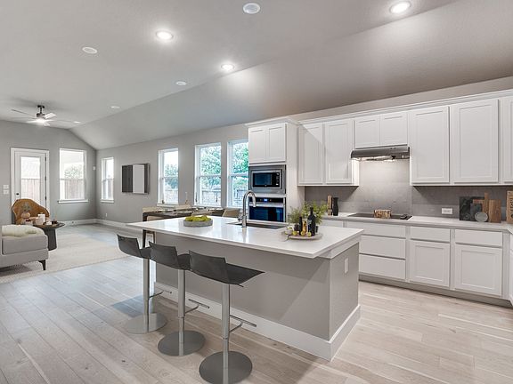 5th image of 5802 Laurel Crest Ln