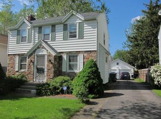 142 Lattimore Rd, Rochester, NY 14620