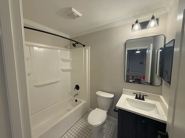 1512 E Henry St — Photo 8