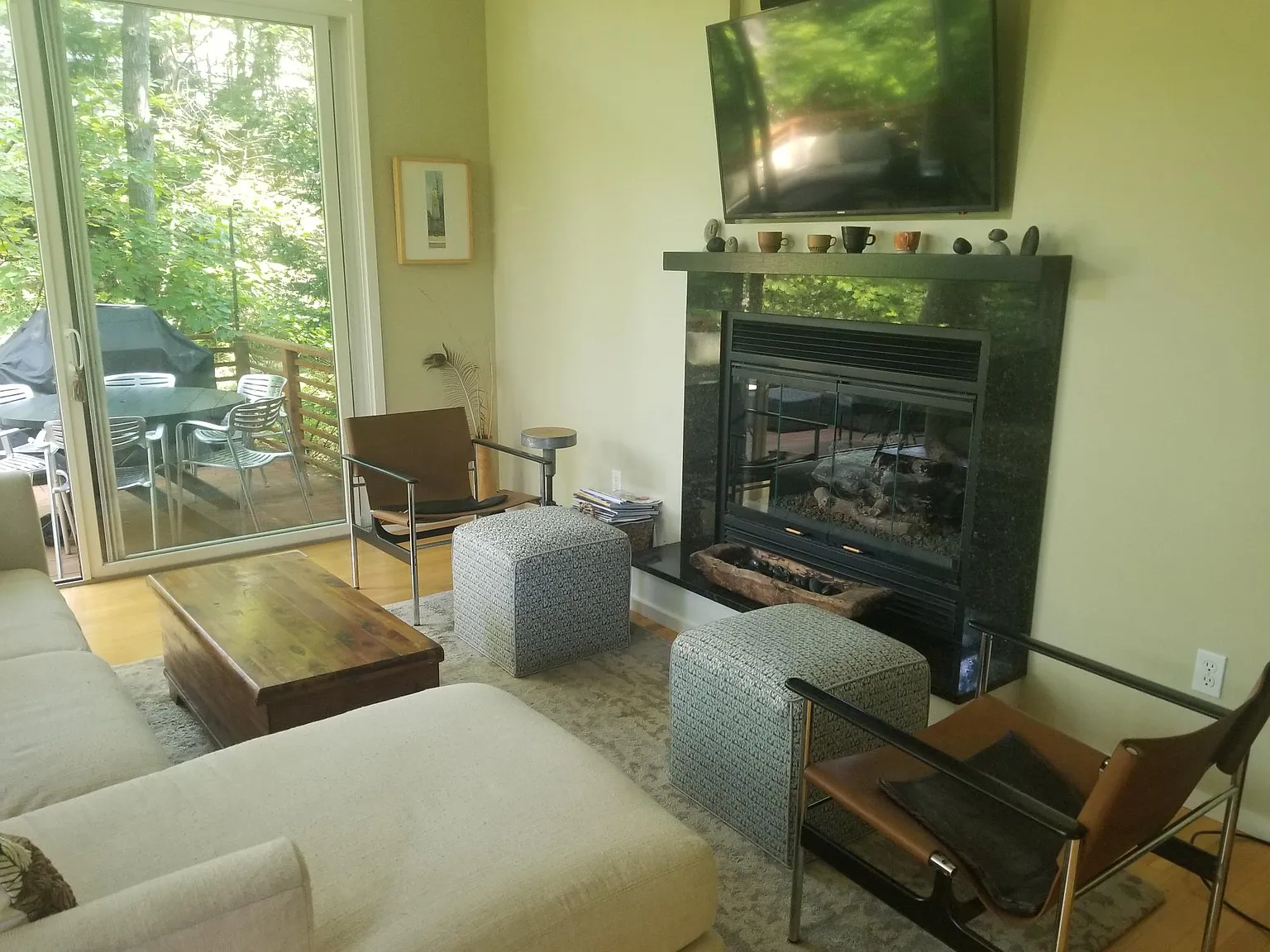 2 bed, 1200 sqft, $2,400 — Photo 3