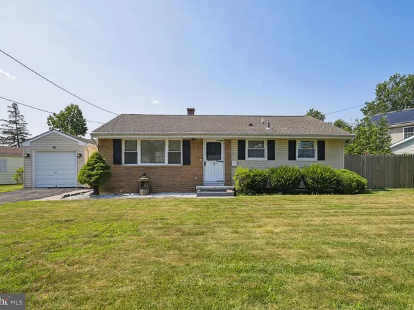 19 Jean Dr, Hamilton, NJ 08690