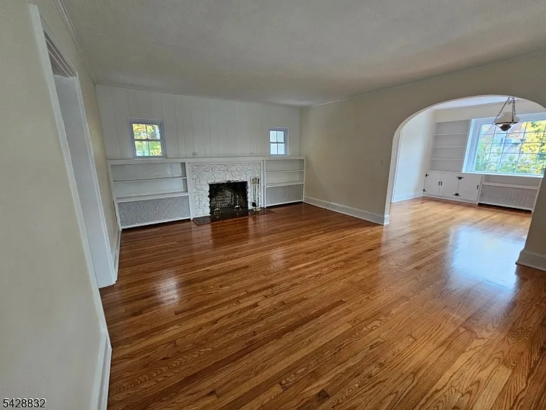 48 Bay St — Photo 8
