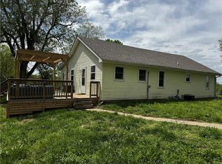 11787 State Route Cc, Savannah, MO 64485
