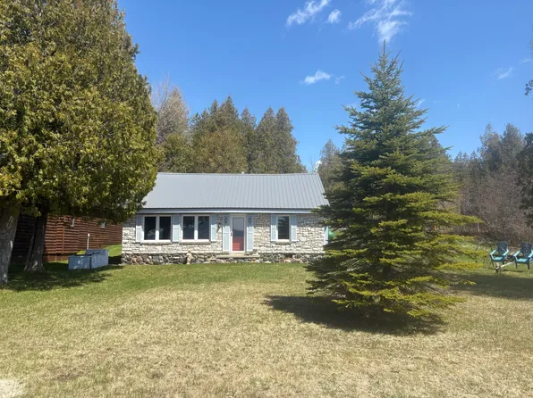 W11897 S Middle Beach Rd, Naubinway, MI 49762