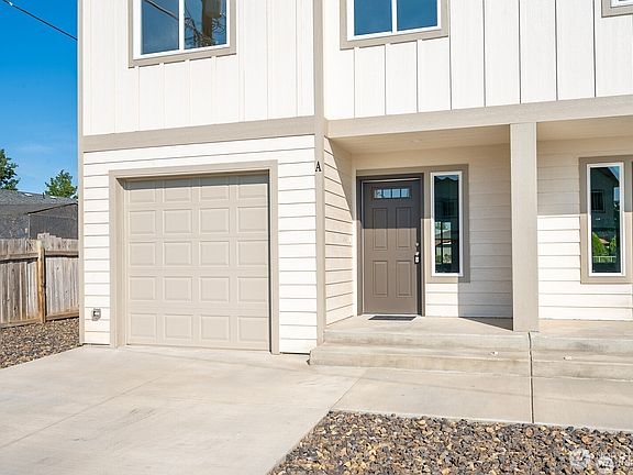 3rd image of 1070 S Grand Drive