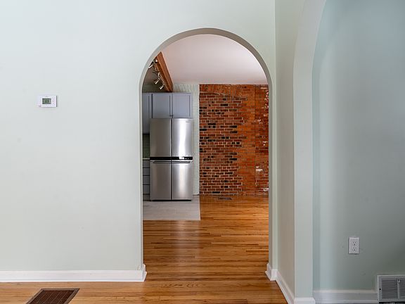 entryway to kitchen/dining
