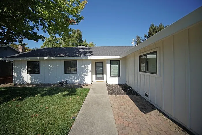 3 bed, 2.0 bath, 1317 sqft, $2,695 — Photo 2