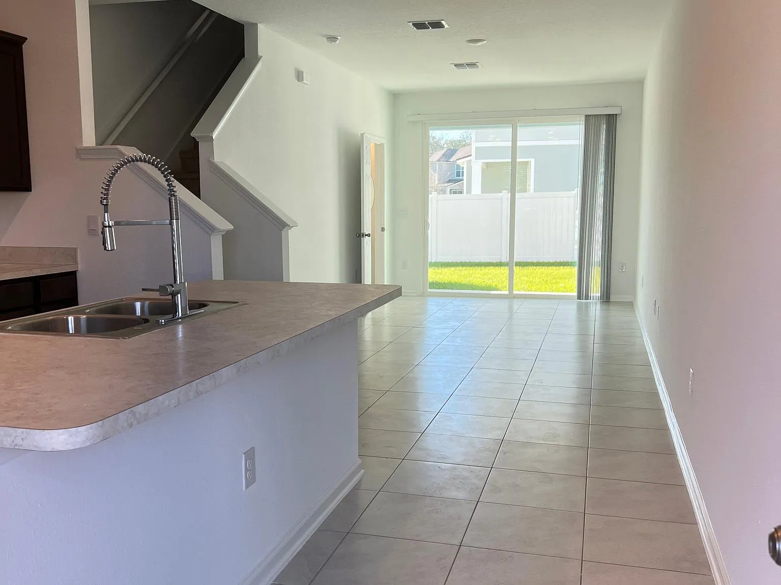 2 bed, 2.5 bath, 1109 sqft, $1,800 — Photo 3