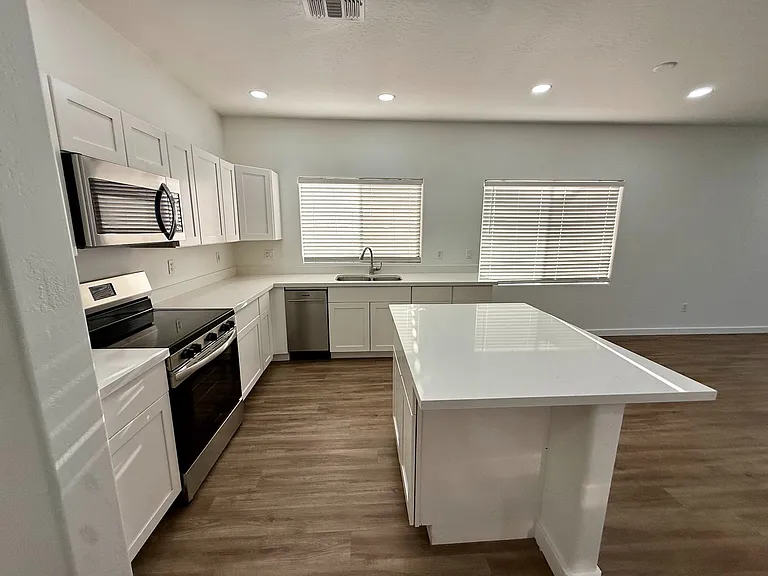 15238 W Custer Ln — Photo 18