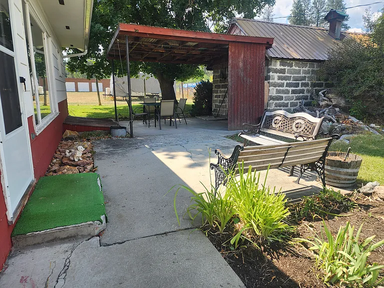 201 W Southwic Ave — Photo 8