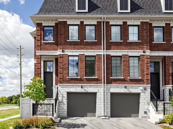 2 Seacoasts Cir, Vaughan, ON L6A 1G3