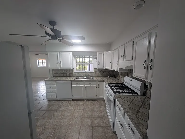 6231 E 15th St #1 — Photo 8