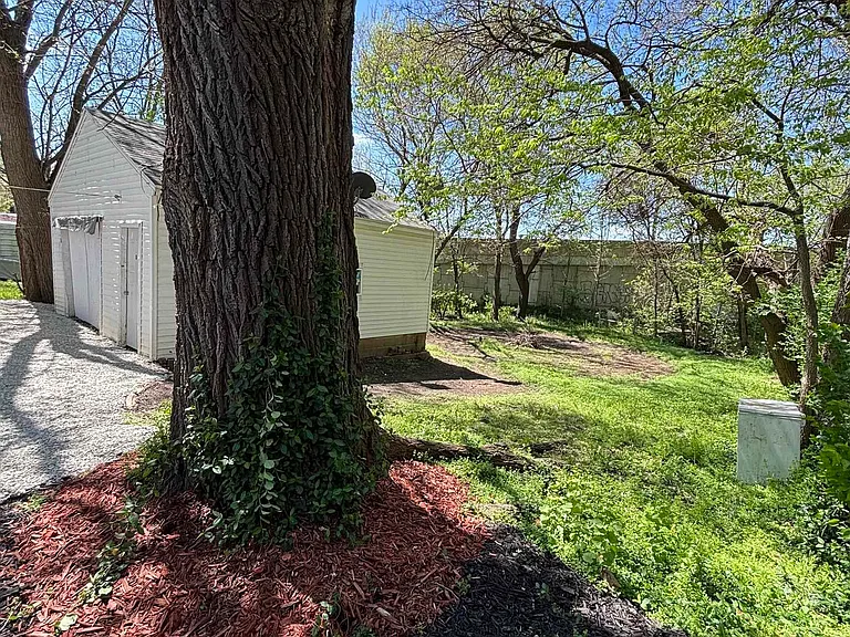 1703 N Valley Ave — Photo 19