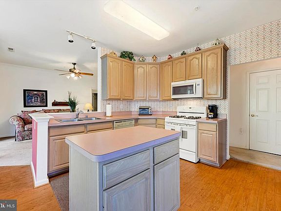 3rd image of 1302 Scottsdale Dr Unit 176