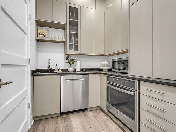4th image of 10 Franklin St #201