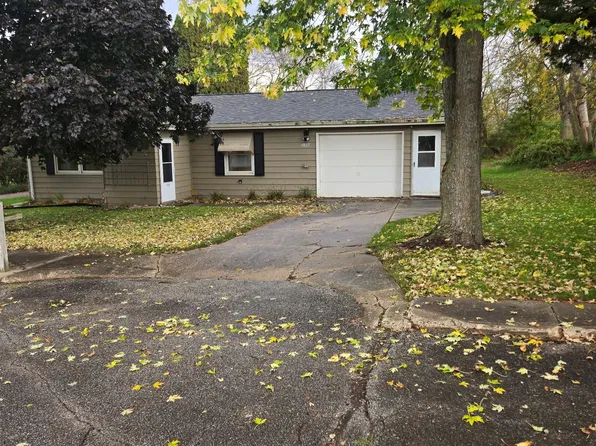 1837 4th St NE, Hampton, IA 50441