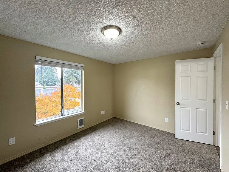 Lincoln Ave Apartments LLC — Photo 9