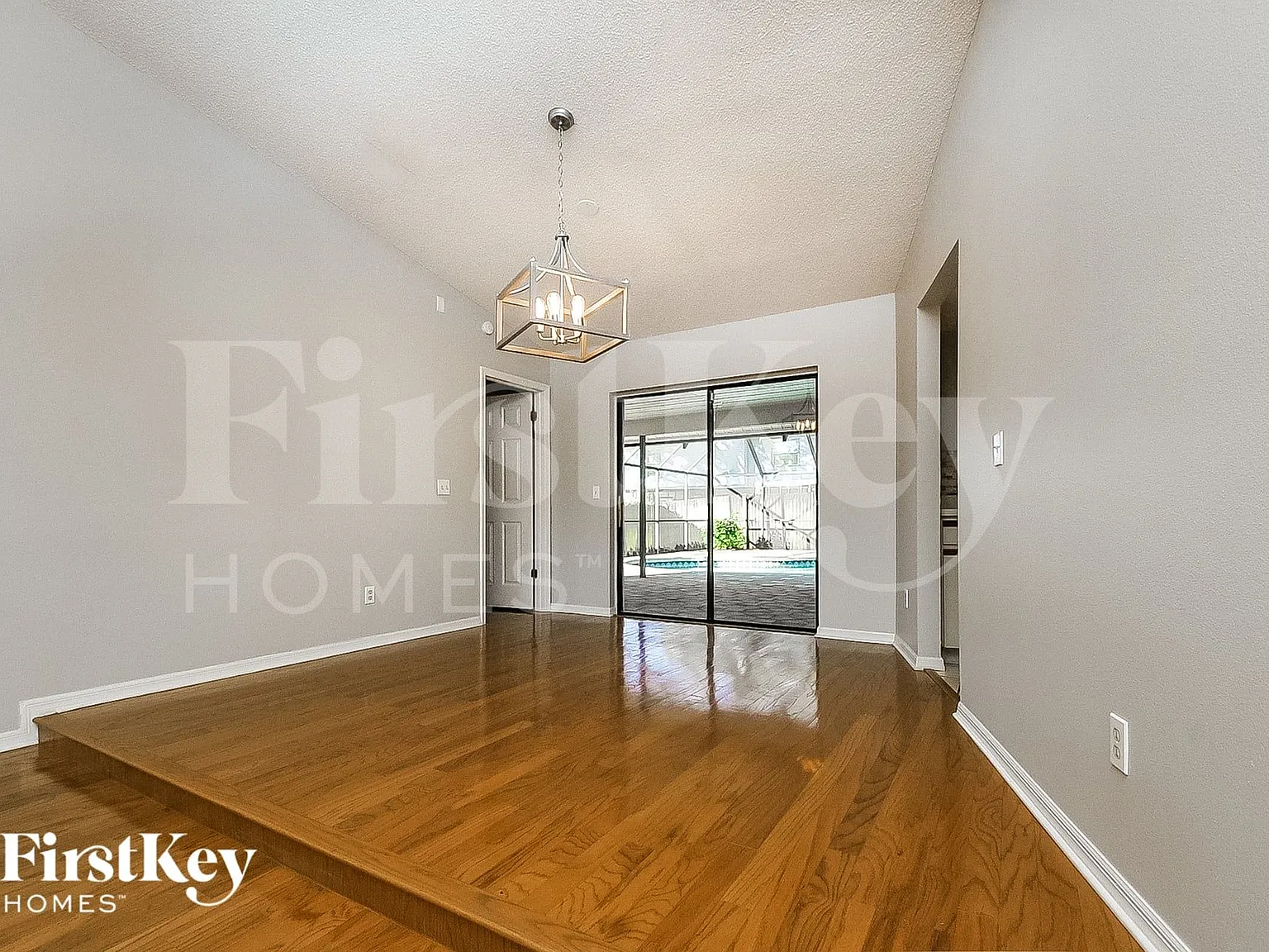 3 bed, 2.0 bath, 1942 sqft, $2,320 — Photo 4
