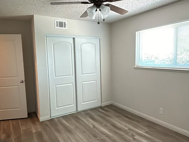 4750 Greenholme Dr #4 — Photo 18