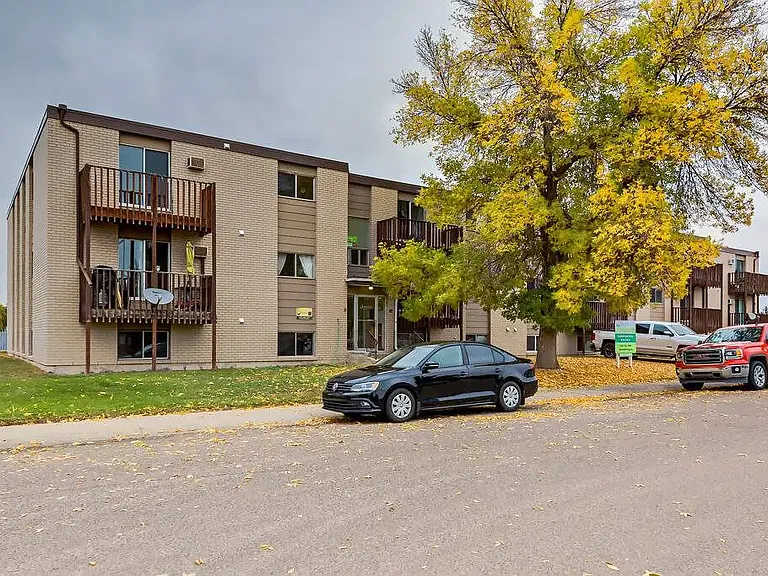 2526 Thompson Cres SE — Photo 20