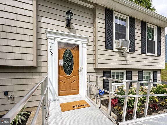 3rd image of 360 Jennifer Dr