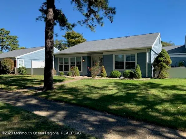 526B Sheffield Drive, Manchester, NJ 08759