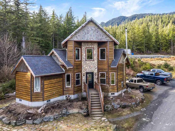 6385 Mayo Ln, Ketchikan, AK 99901