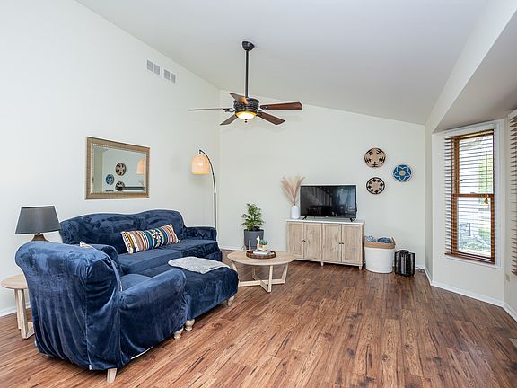 3rd image of 2808 Campbell St