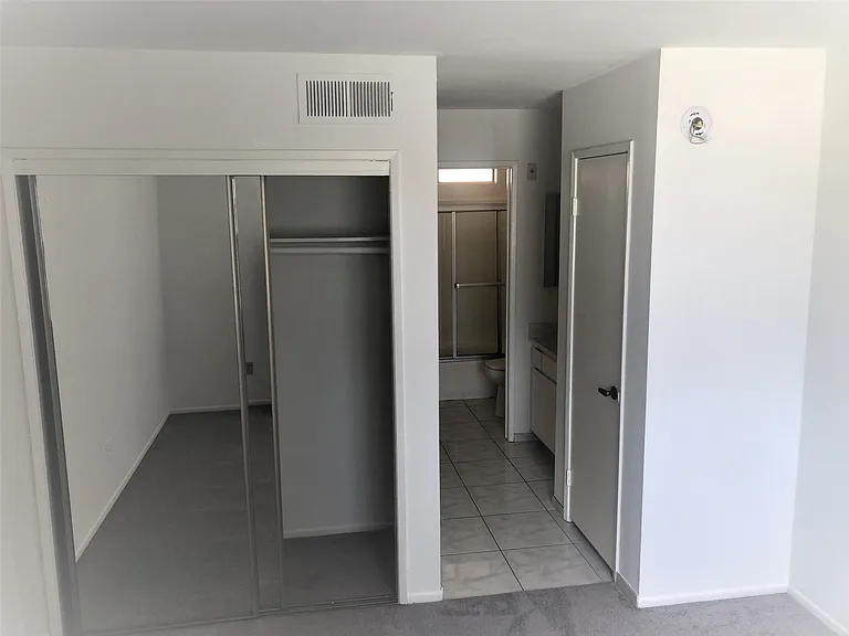 22501 Del Valle — Photo 45
