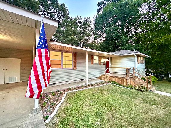 3rd image of 704 Forest Ln
