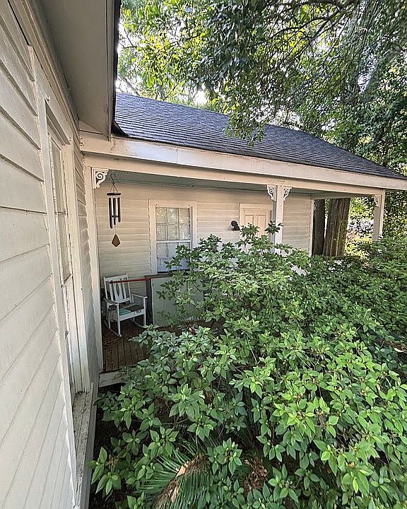 4th image of 454 Chatham St