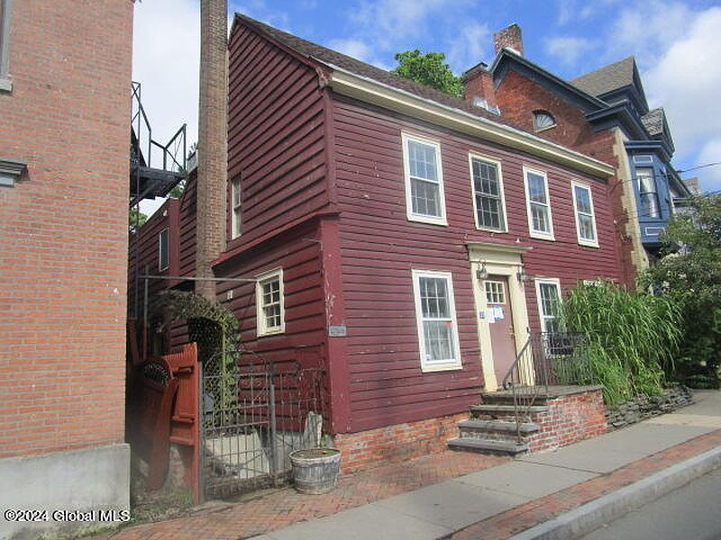 4th image of 27 N Ferry Street