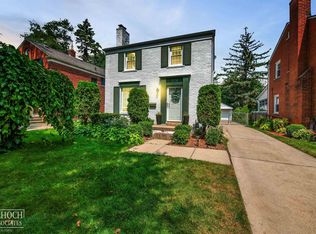2174 Van Antwerp St, Grosse Pointe Woods, MI 48236