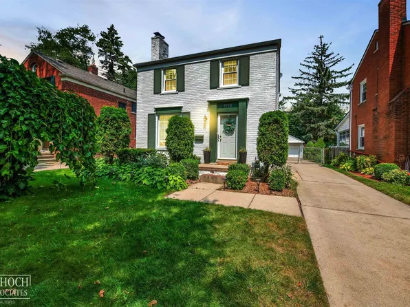2174 Van Antwerp St, Grosse Pointe Woods, MI 48236