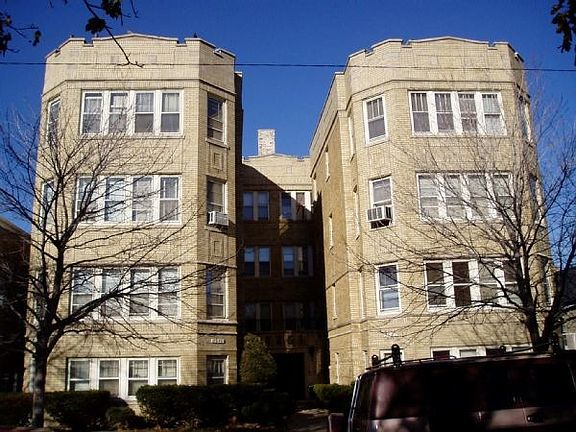 2nd image of 2540 W Summerdale Ave