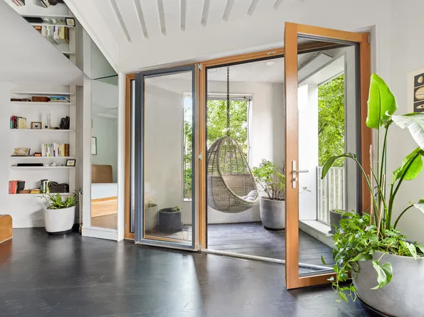 536 Court Street image 9 of 27