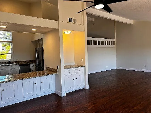 2204 Plaza De Las Flores — Photo 13
