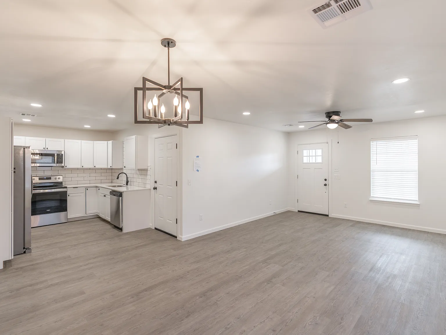 2 bed, 1100 sqft, $1,350 — Photo 3