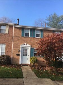 611 Newton Sq, Coraopolis, PA, 15108