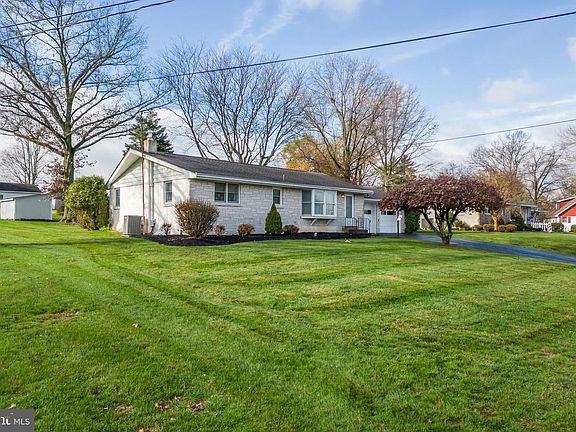 2nd image of 1707 Lakeshore Dr