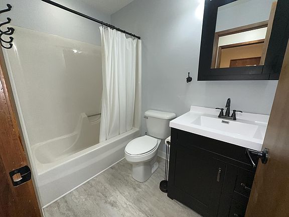 4th image of 4517 Woodland Ave Unit 3