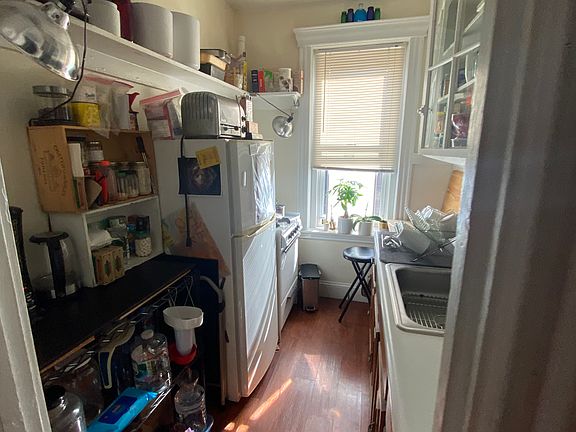 4th image of 352 Riverway St #23