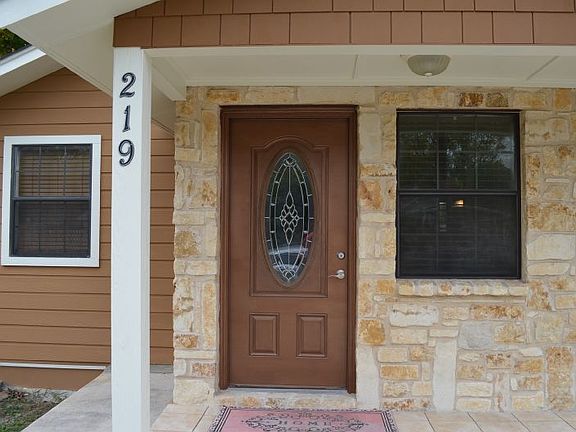 2nd image of 219 S San Horacio Ave