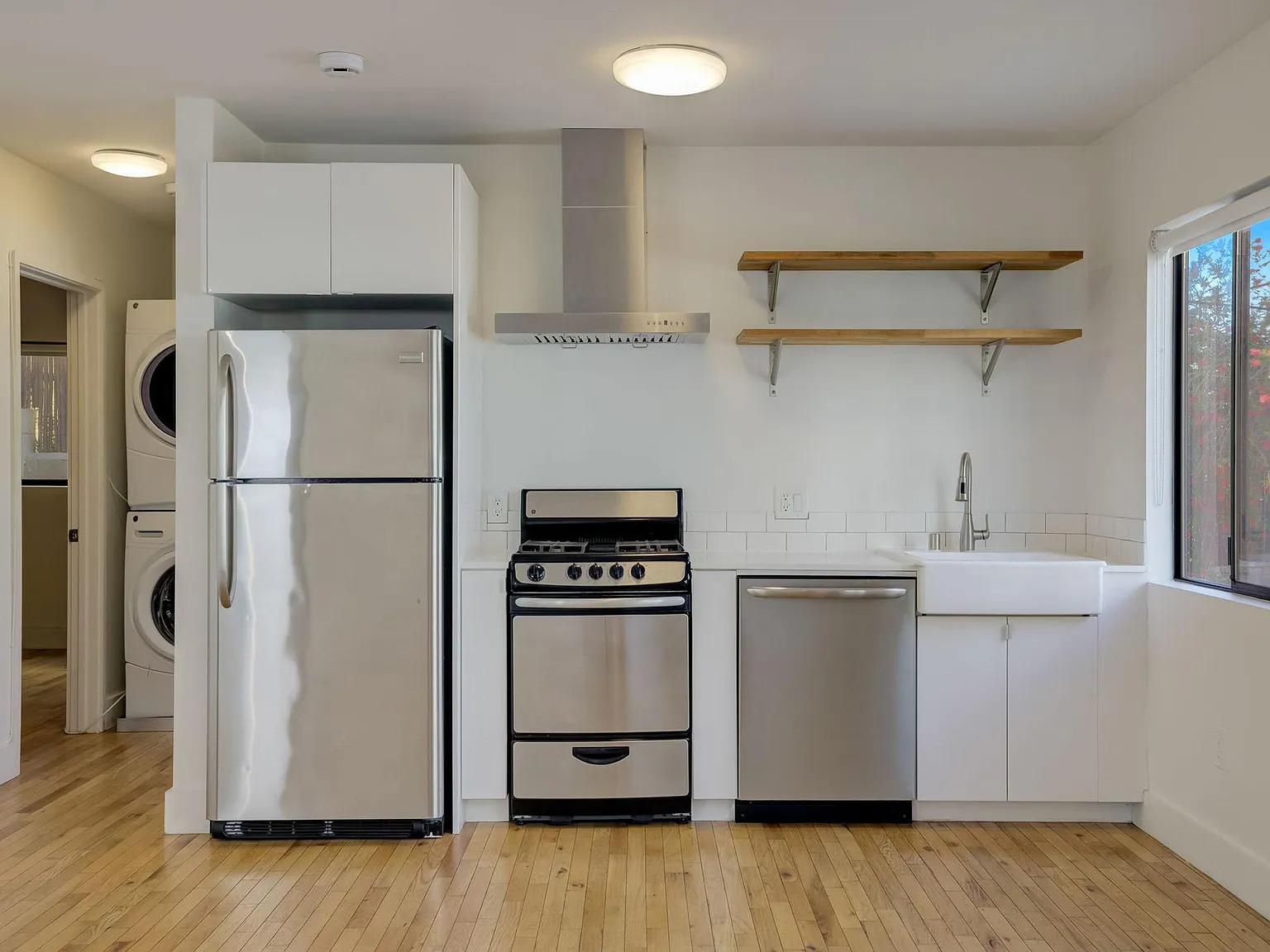 2 bed, 760 sqft, $2,250 — Photo 3