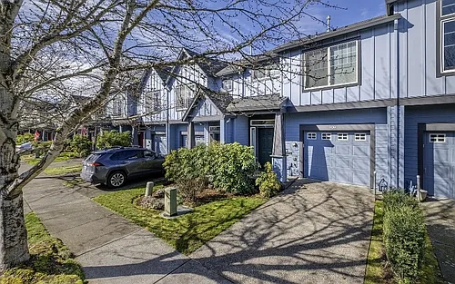 909 SE Sacha Pl Photo 1