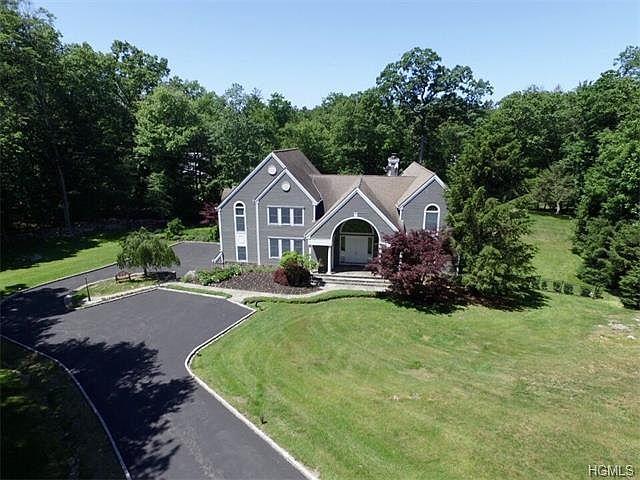 1st image of 5 Sherwood Ln