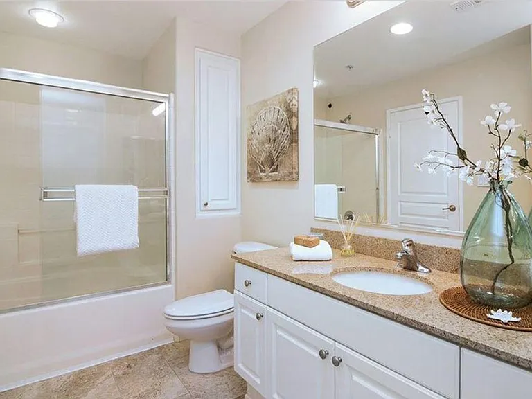 2204 Watermarke Pl #2204 — Photo 4